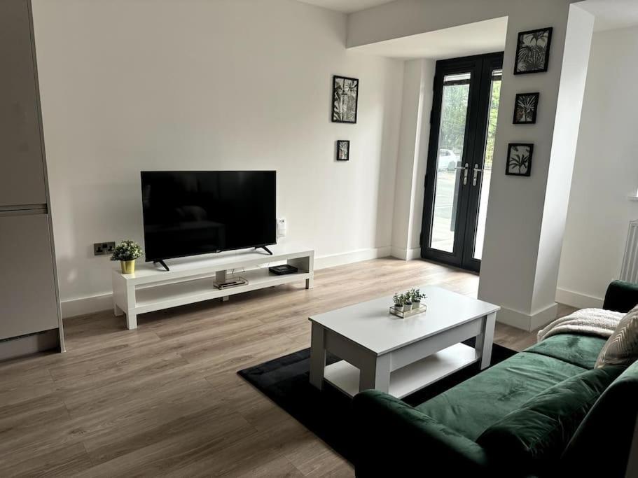 Luxury Oaks Suite, Free Private Parking, 2 Bed 2 Bathroom Apartment, Central Solihull Birmingam Exterior foto