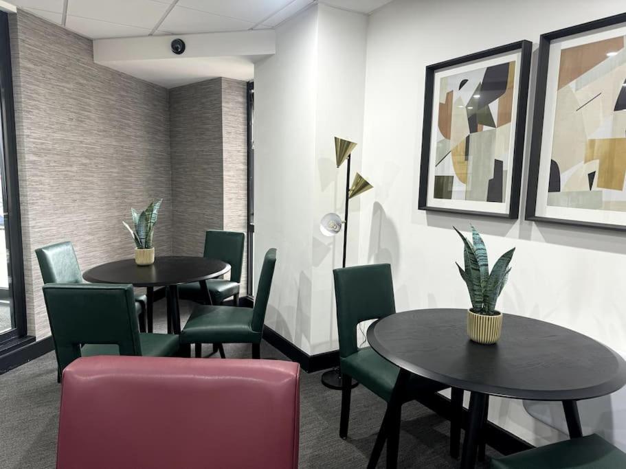 Luxury Oaks Suite, Free Private Parking, 2 Bed 2 Bathroom Apartment, Central Solihull Birmingam Exterior foto