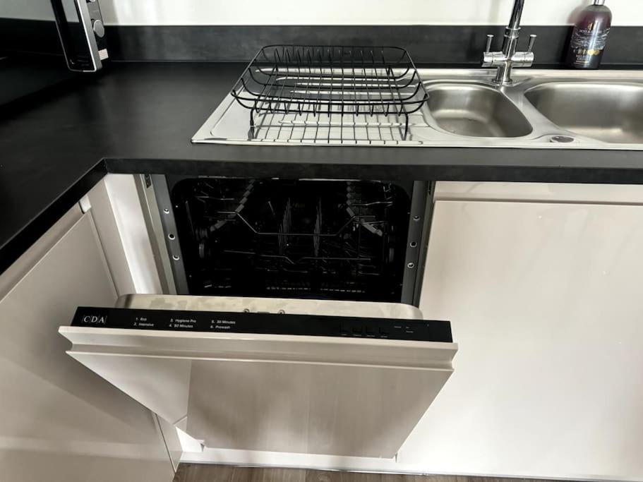 Luxury Oaks Suite, Free Private Parking, 2 Bed 2 Bathroom Apartment, Central Solihull Birmingam Exterior foto