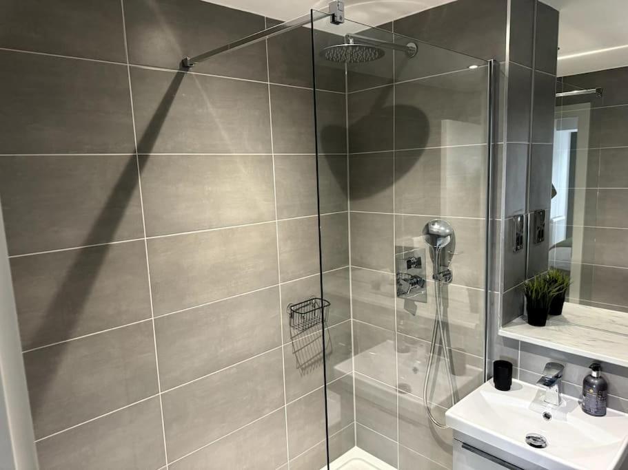 Luxury Oaks Suite, Free Private Parking, 2 Bed 2 Bathroom Apartment, Central Solihull Birmingam Exterior foto