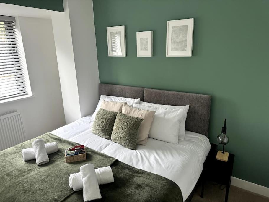 Luxury Oaks Suite, Free Private Parking, 2 Bed 2 Bathroom Apartment, Central Solihull Birmingam Exterior foto