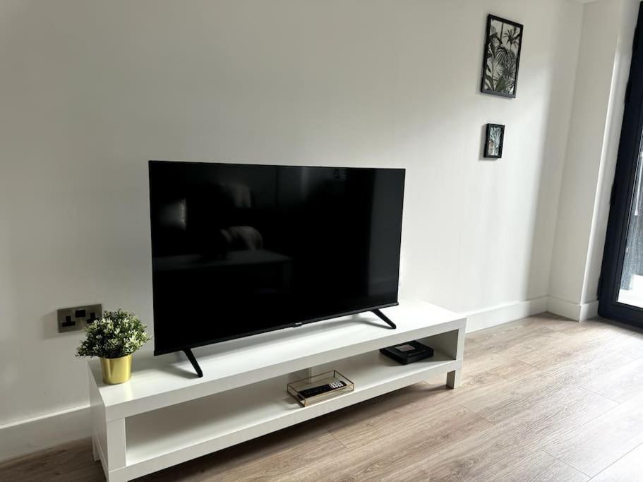 Luxury Oaks Suite, Free Private Parking, 2 Bed 2 Bathroom Apartment, Central Solihull Birmingam Exterior foto
